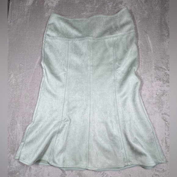 NWT Ann Taylor Faux Suede Light Sage Green Trumpet Midi Western Skirt Size 10 - Picture 1 of 14
